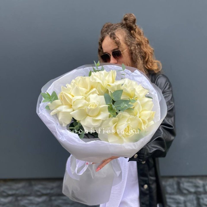 7 Белых французских роз  в Энгельсе