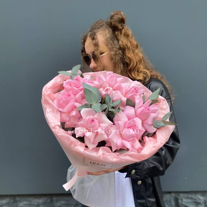 7 розовых роз в Энгельсе