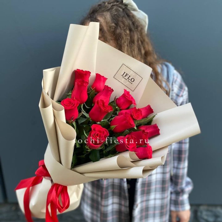 15 красных роз в Энгельсе