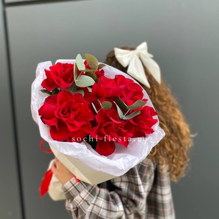 7 красных французских роз в Энгельсе