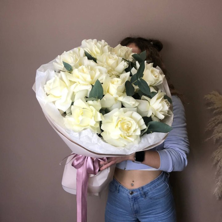 11 Белых французских роз "Вайт найс" в Энгельсе