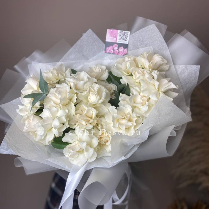 21 французских роз с эвкалиптом в Энгельсе