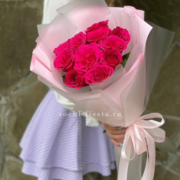 Букет алых роз в Энгельсе
