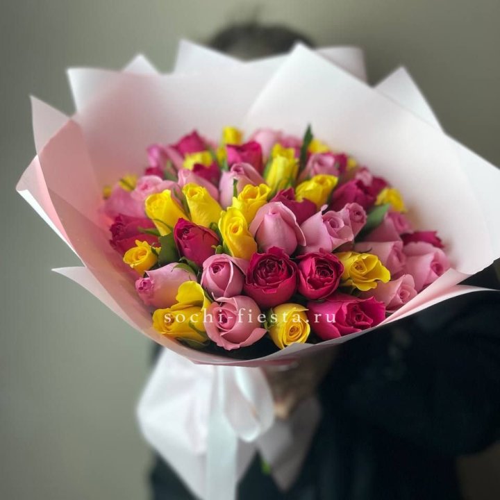 Букет из 51 розы Микс (Кения) в Энгельсе