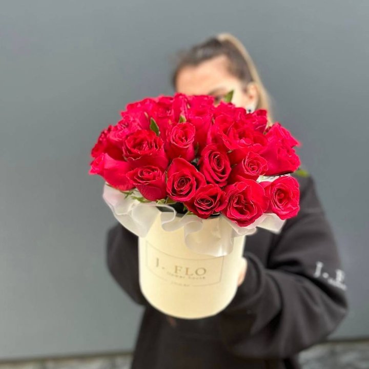 27 кенийских роз в боксе в Энгельсе