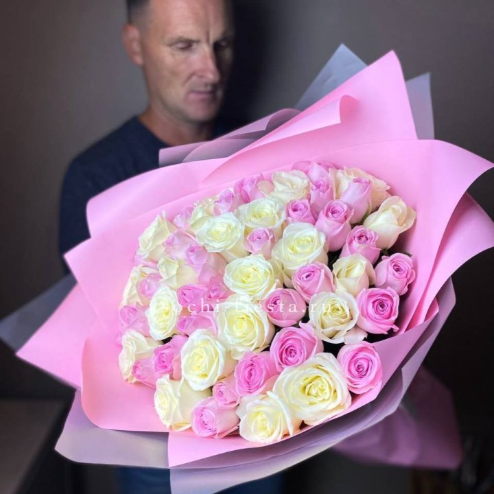 51 белых и розовых роз в Энгельсе