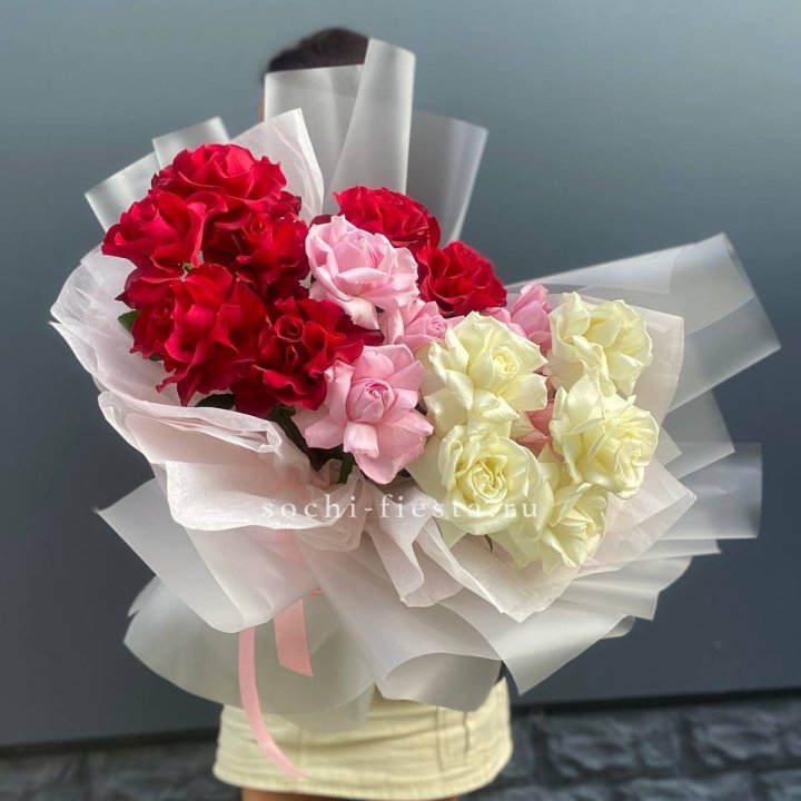 Микс из 17 роз в Энгельсе