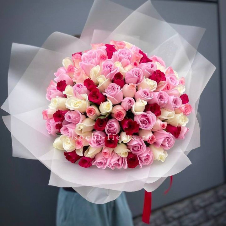 101 разноцветная роза "Карусель" в Энгельсе