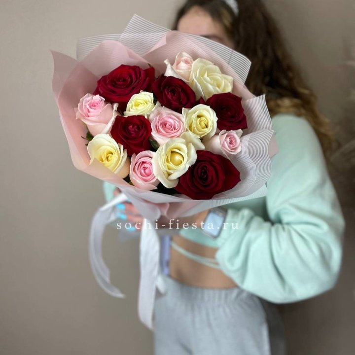 15 роз "Карусель" в Энгельсе