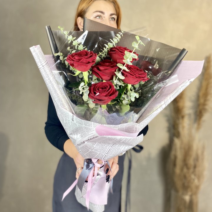 5 красных роз в Энгельсе
