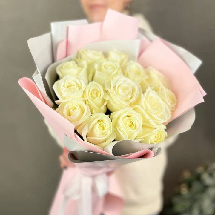 15 белых роз пудра в Энгельсе