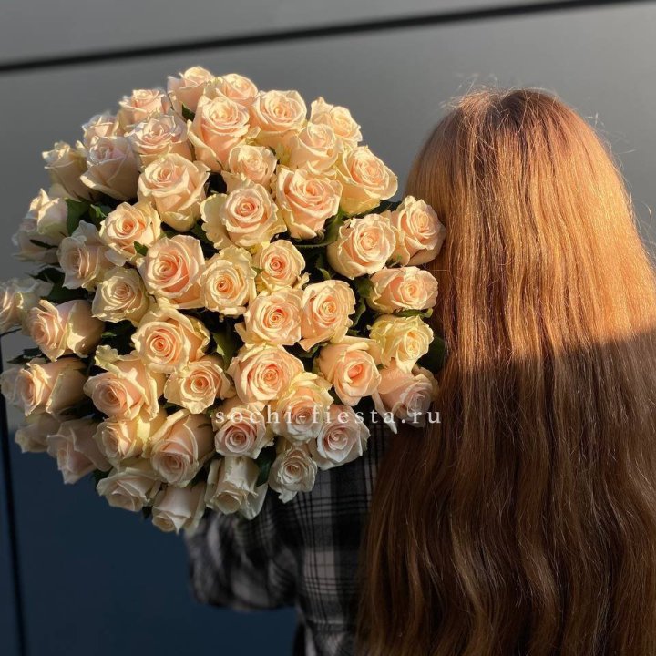 Охапка кремовых роз в Энгельсе