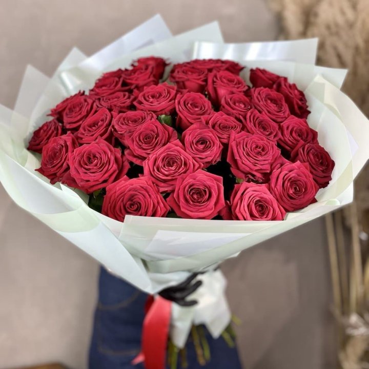 37 красных роз в Энгельсе