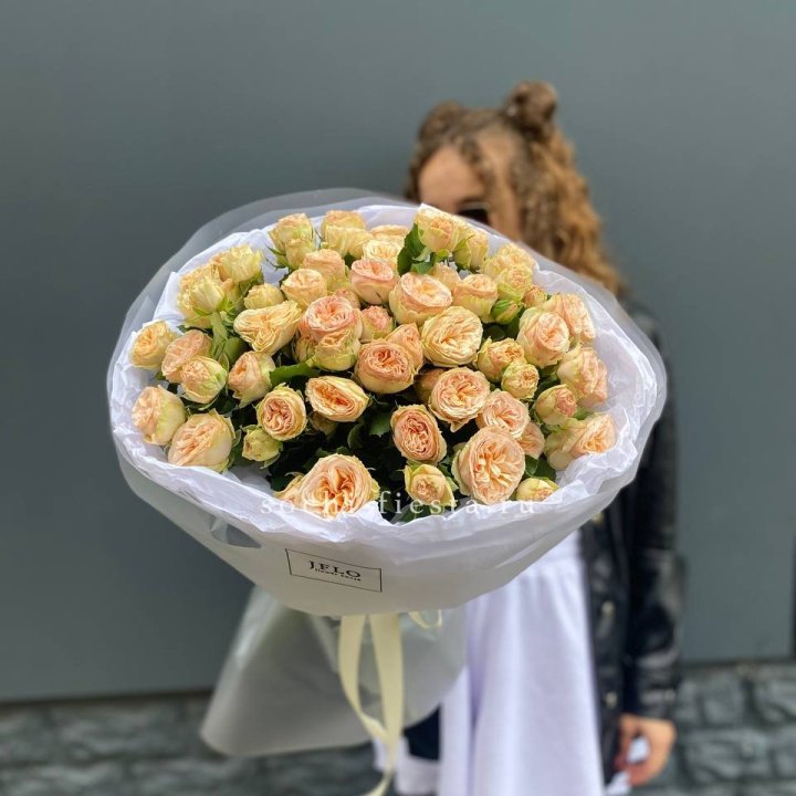 15 пионовидных роз в Энгельсе