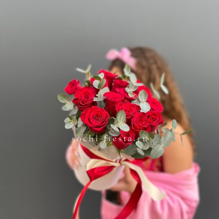 15 Красных роз в боксе №2 в Энгельсе