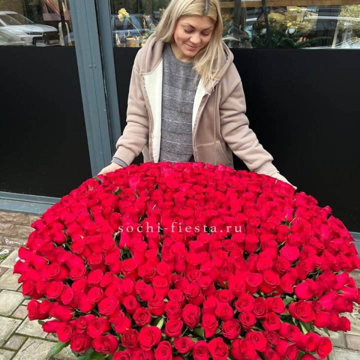 501 красная роза в корзине в Энгельсе