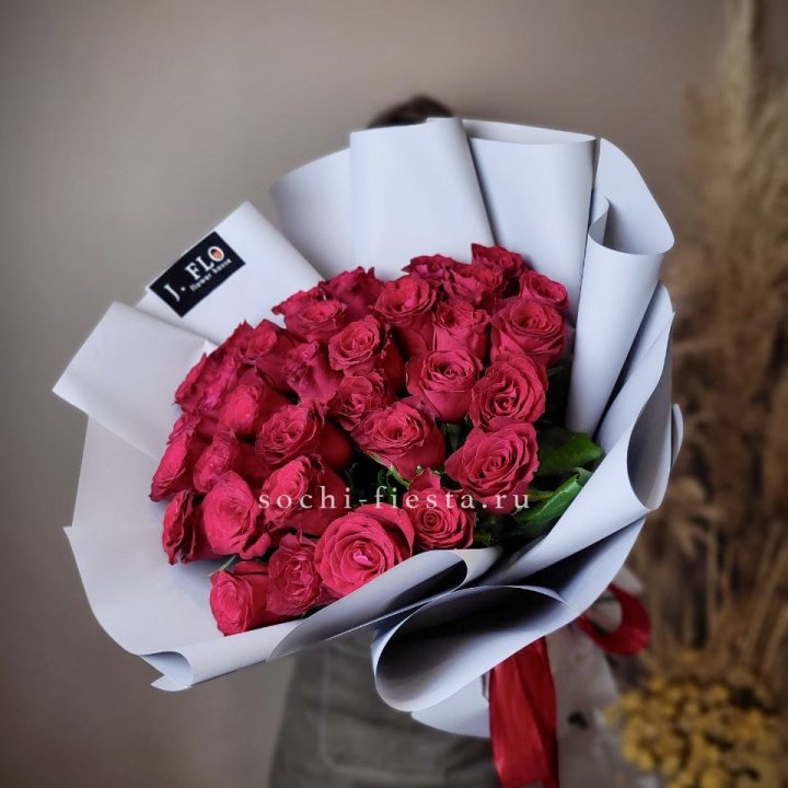 Красные розы 33 шт в Энгельсе