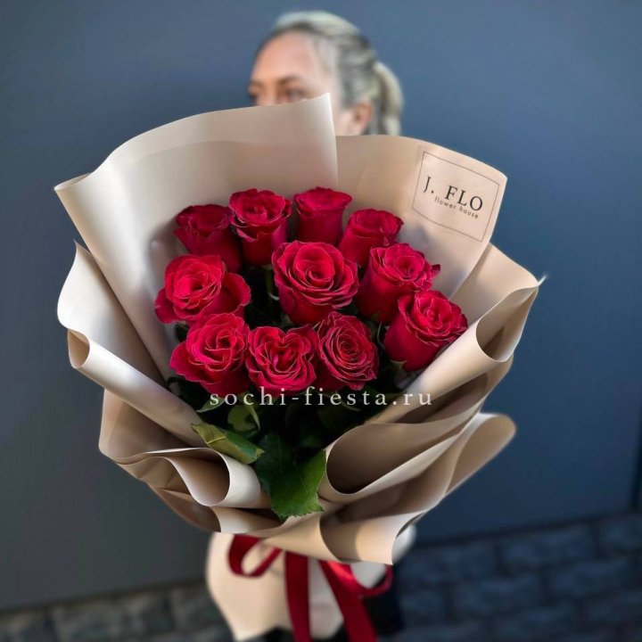 Букет красных роз "Наоми" в Энгельсе