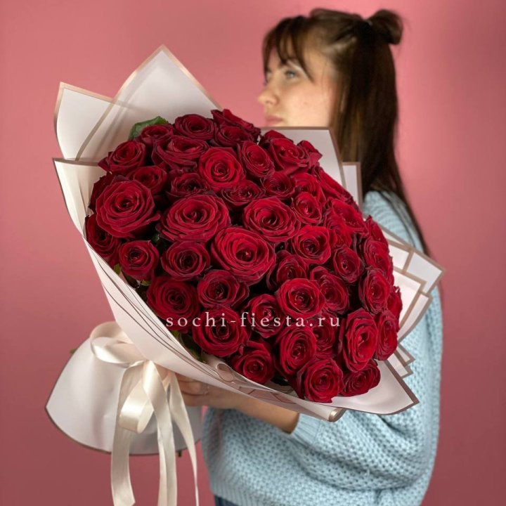 51 красная роза "Лавели" в Энгельсе