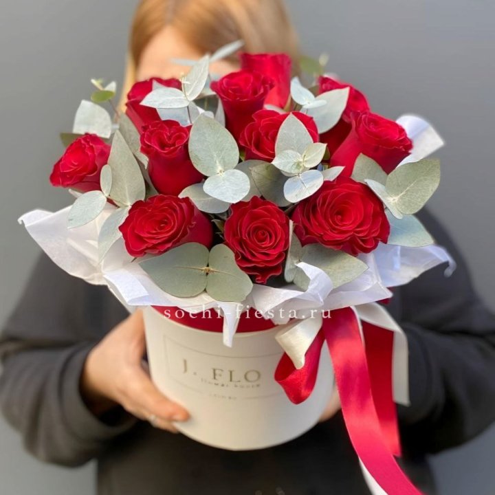 11 роз в шляпной коробке в Энгельсе