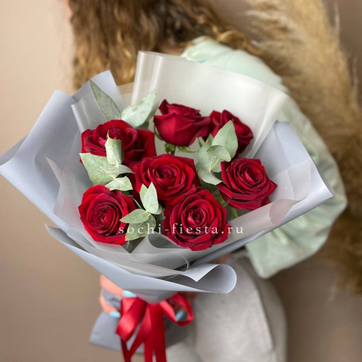 7 красных роз в Энгельсе