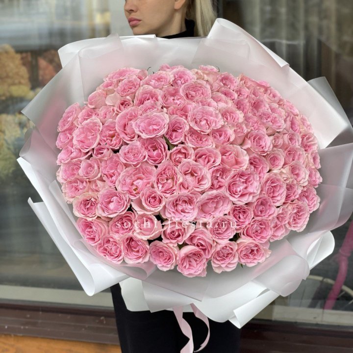 101 нежно-розовая роза в Энгельсе