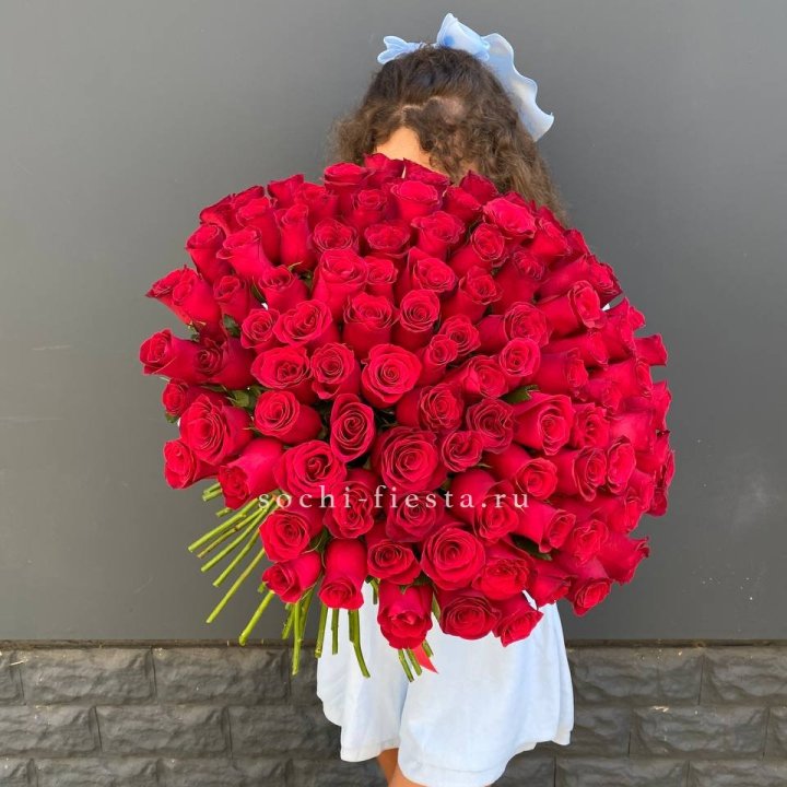 101 красная роза в Энгельсе