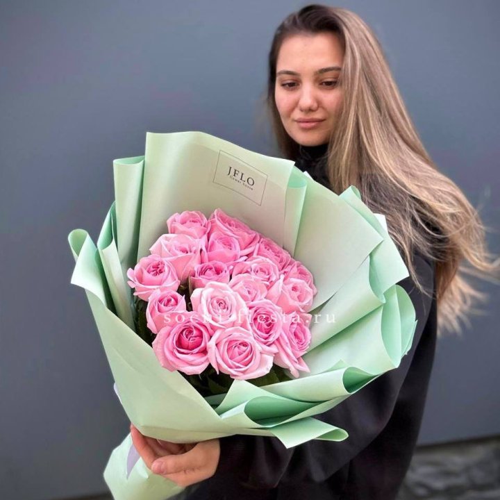 17 розовых роз в Энгельсе