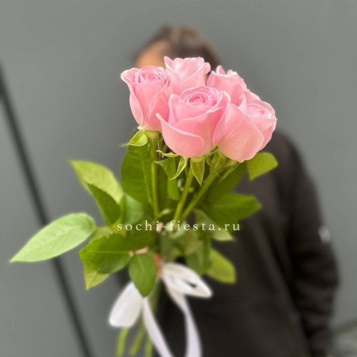 Букет 5 розовых роз  в Энгельсе