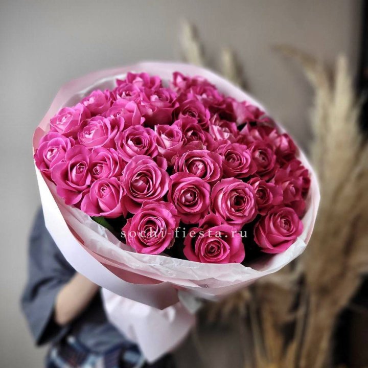 35 розовых роз  в Энгельсе