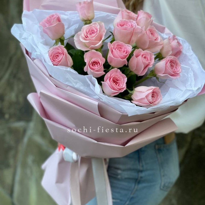 Розовые розы в авторском оформлении в Энгельсе