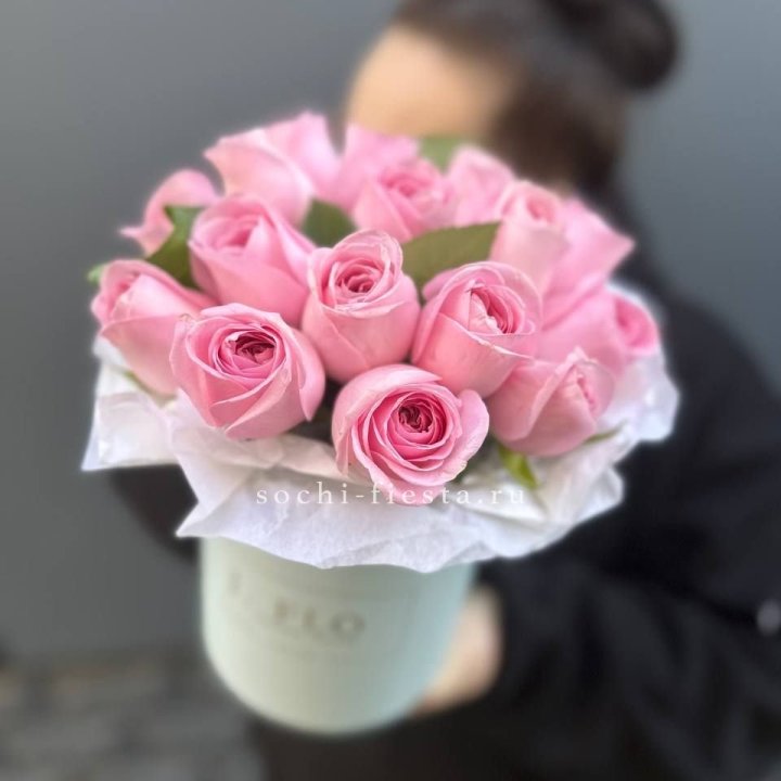 17 розовых роз в цилиндре в Энгельсе