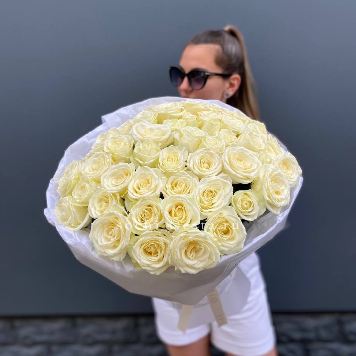 51 белая роза  в Энгельсе