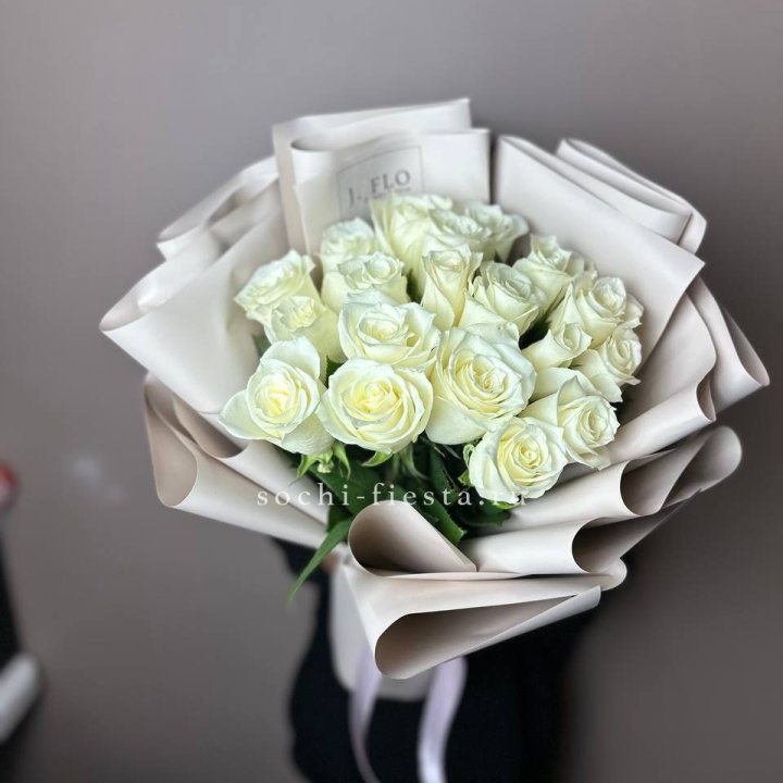 19 белых роз  в Энгельсе