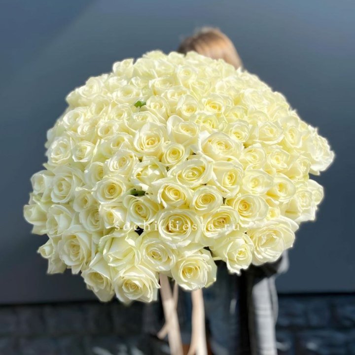 Букет  из 101 белой розы  в Энгельсе