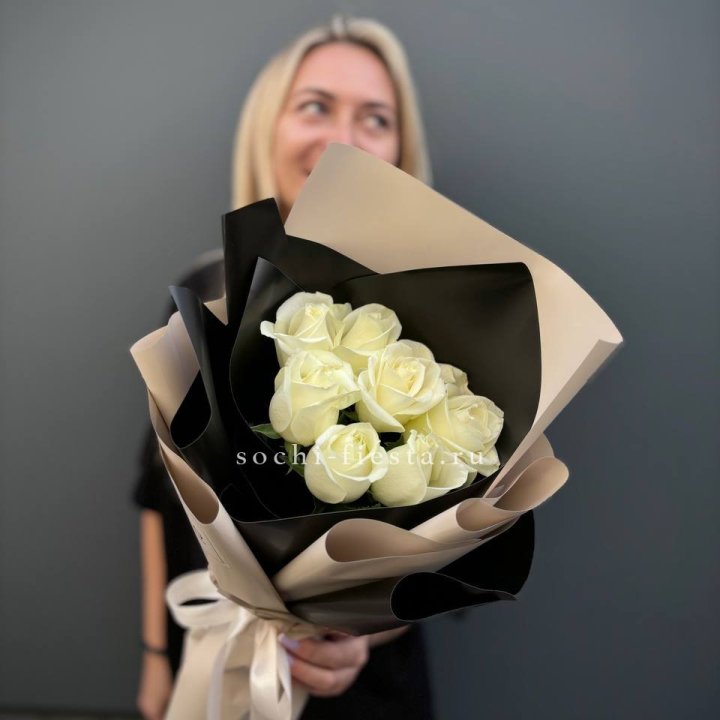 7 белых роз Иммерсив в Энгельсе