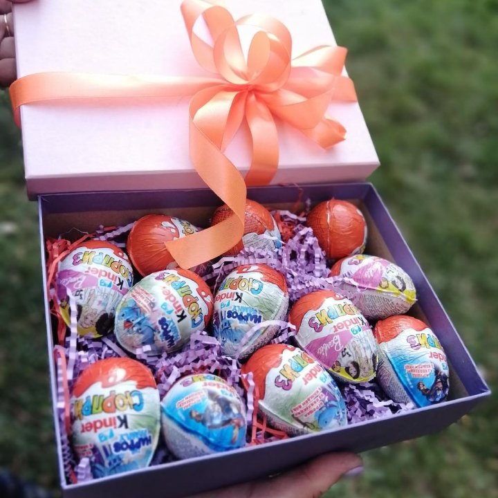 Коробка с киндерами в Энгельсе