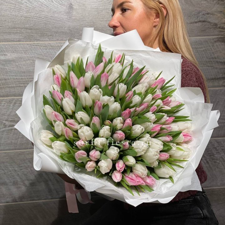 101 тюльпан нежный микс в Энгельсе