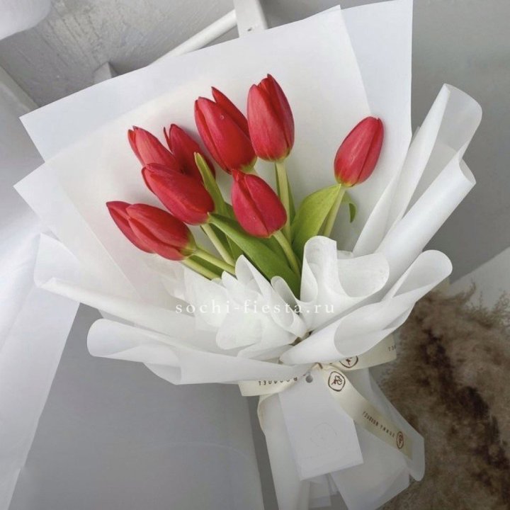Букет красных тюльпанов в Энгельсе