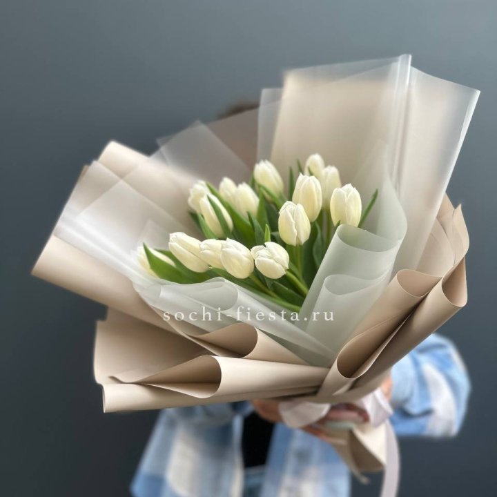 Букет из 15 белых тюльпанов в Энгельсе