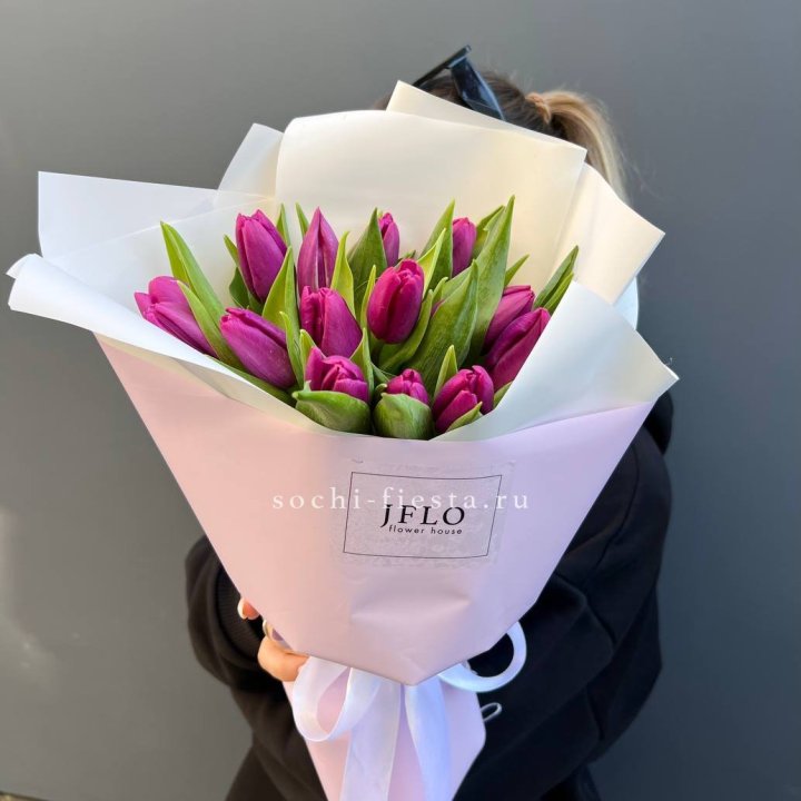 15 пурпурных тюльпанов в Энгельсе