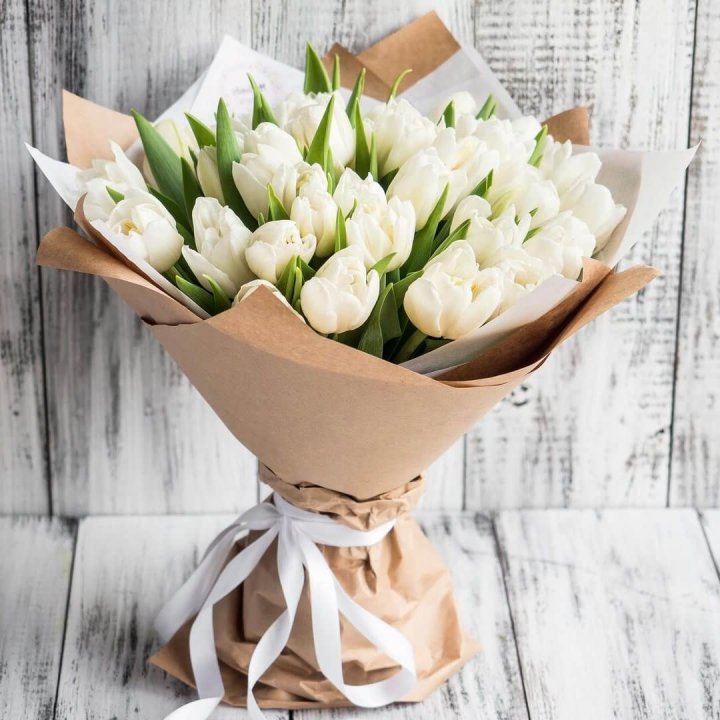 25 белых тюльпанов в Энгельсе