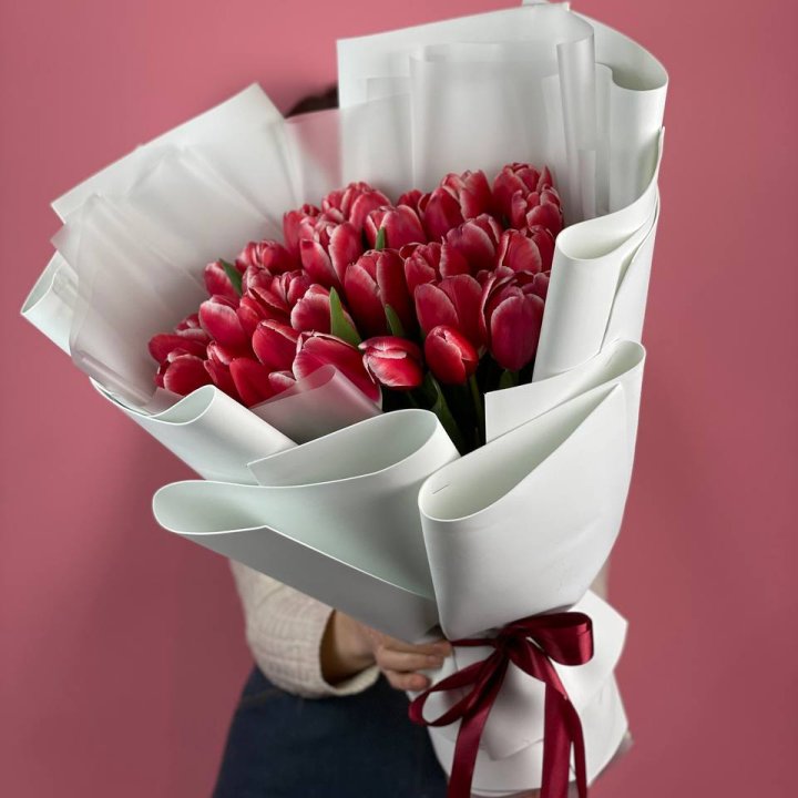Букет красных тюльпанов в Энгельсе